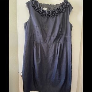 London Times Woman sleeveless ruffle neck dress